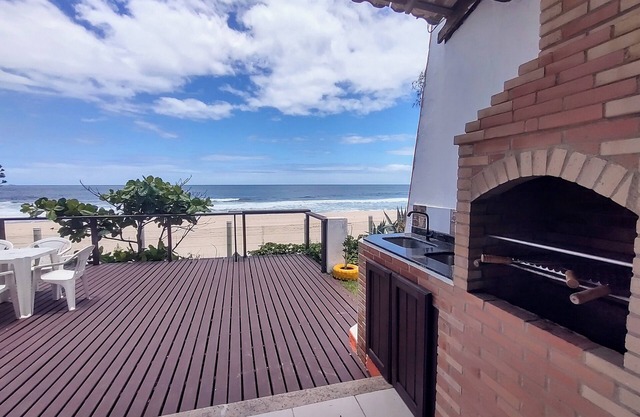 Wonderful home, walk in the sand !