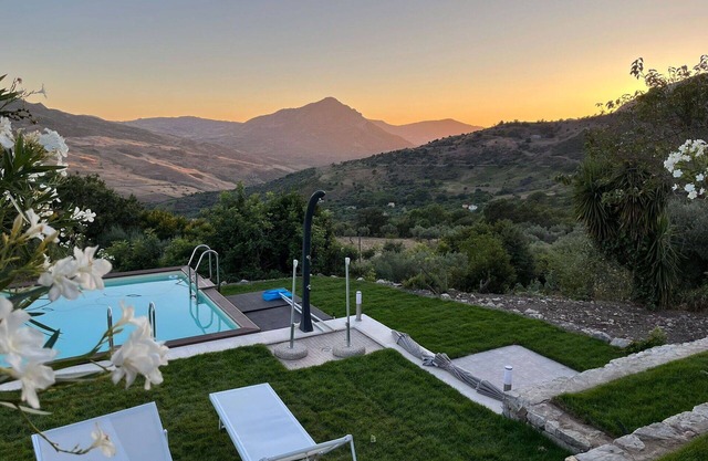 Wonderful private villa for 6 guests with WIFI, A/C, private pool, TV and panoramic view