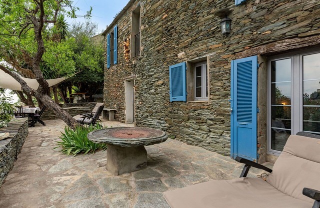 Wonderful private villa for 6 guests with WIFI, A/C, TV, terrace and pets allowed