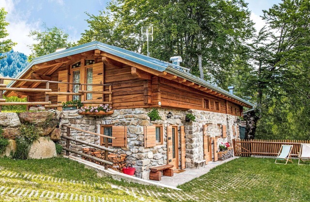 Wonderful private villa for 6 guests with WIFI, TV, patio, pets allowed and panoramic view