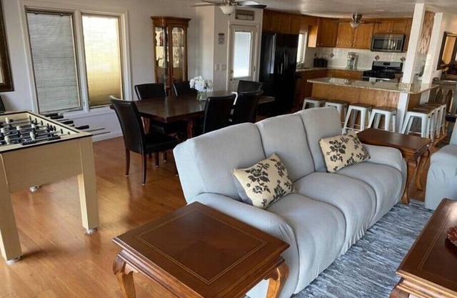 Wonderful, Spacious, Fun, Lake Home With Swim Space