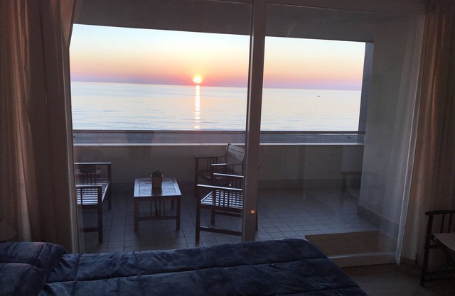 WONDERFUL VILLA BY THE SEA IN ROME