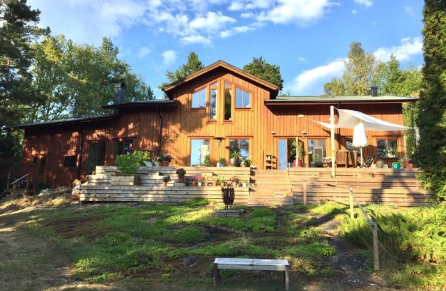 Wonderful wooden house next to lake and Stockholm archipelago