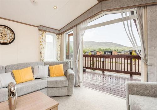 Woodland 18 Hot tub Lodge