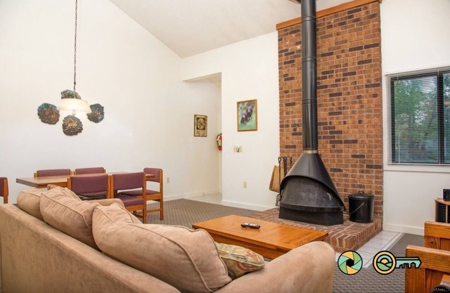 Woodland Retreat (#99B) | Quiet area | Minutes to Bryce Resort!