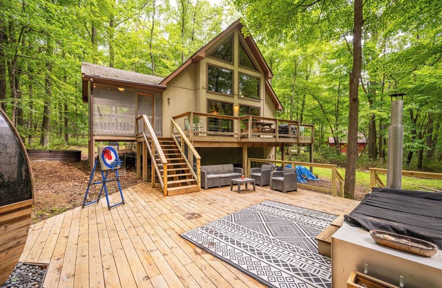 Woodland Sauna + Arcade, Minutes to Town.