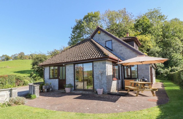 WOODWAYE, family friendly, with open fire in Bampton, Devon