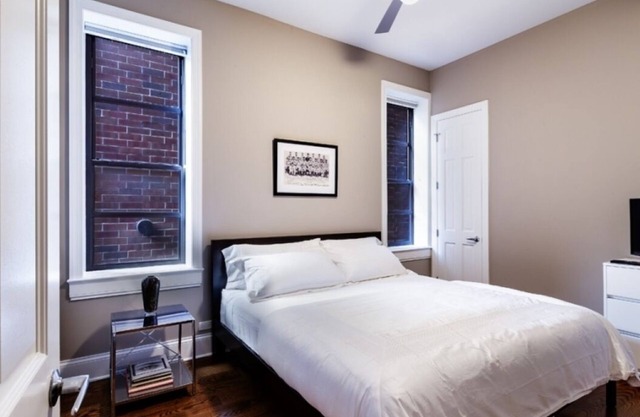 Wrigley Field Home Run 4 Bedroom, 2 Bathroom