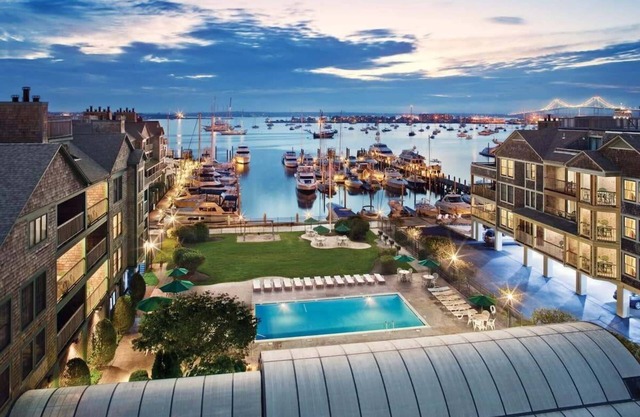 Wyndham Newport Onshore|3BR/3BA Balcony King Suite