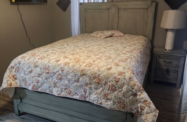 X Marks the Spotn3 Bedrooms, 4 Beds, 1 bathroom House. Newly remodeled.