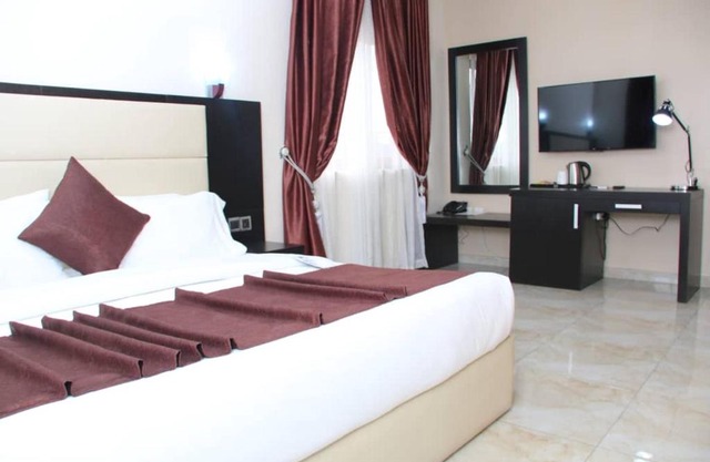 Xteem Luxury Hotel & Suites