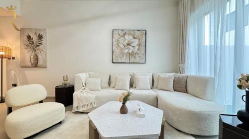 Yas Garden Luxe 3BR - Luxury Stay with Cozy Garden Space Near Yas Mall & Marina
