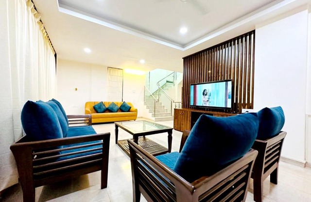 YellowBrick Villa - Near Market/Swimming pool/AC/Luxurious