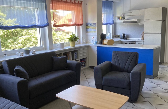 You can expect a bright and very sunny 70 sqm 3 room apartment.