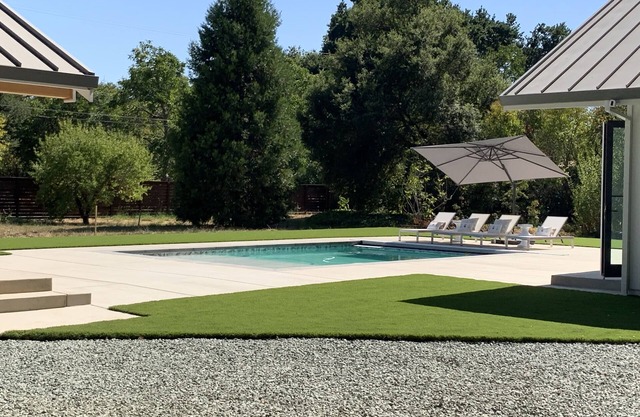 Yountville Private Home surrounded by wineries- main house & pool house for use!