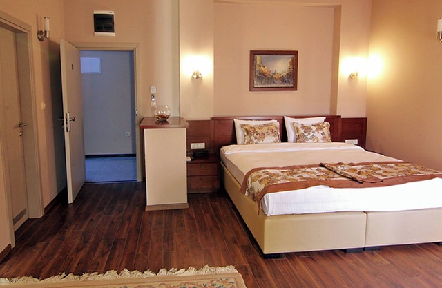 Your Gateway to Stone Bridge with Relaxing Room and Free Breakfast