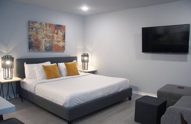 Your Montrose Studios! Sleeps 40/20BR/20BA/20PA