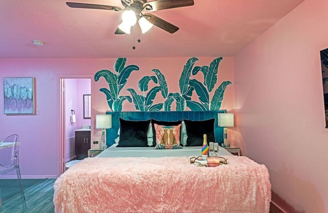 Your Montrose Studios! Sleeps 34/17BR/17BA/17PA