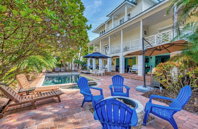 Your Personal Resort-7BR, Pool, Bocce Ball, Boating & so much more!