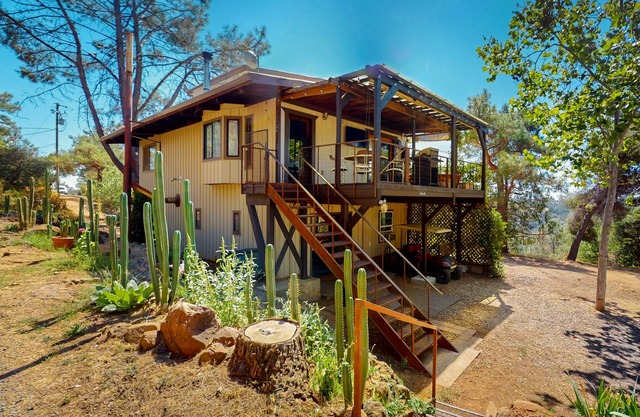 Zen Mountain Retreat hideaway with sweeping views, outdoor space, & W/D