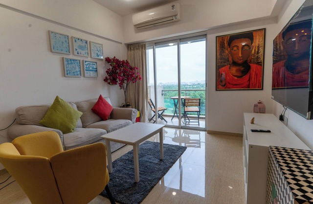 Zen Retreat Calm 1BHK with Golf View, Fast Wi-Fi & Daily Cleaning – Pune