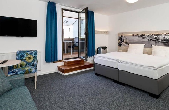 Zimmer mit Balkon L - Moselhotel Sonnenuhr