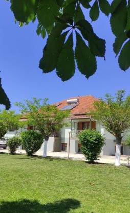 Zisis Garden Studios