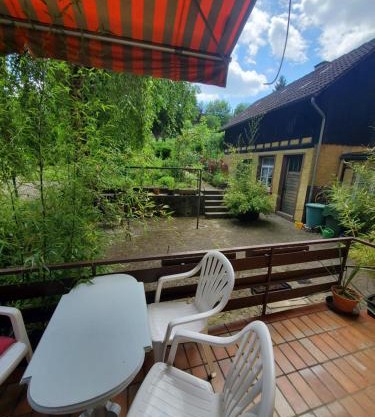 Zwei Zimmer im Stadt Altbau mit Balkon
