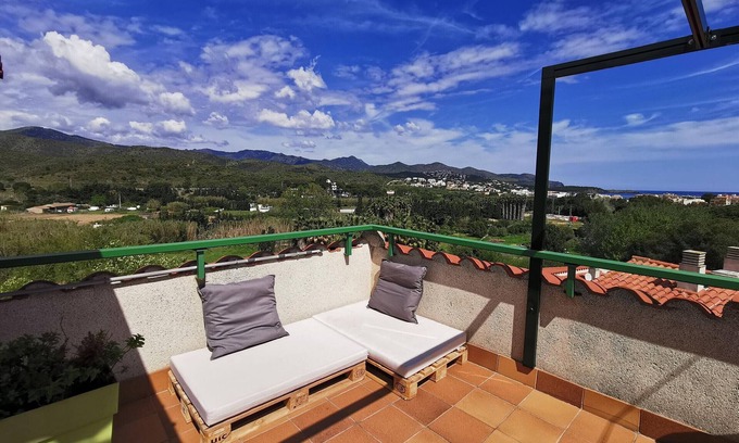 Llanca Apartment | Ático con vistas panorámicas de Llançà y piscina