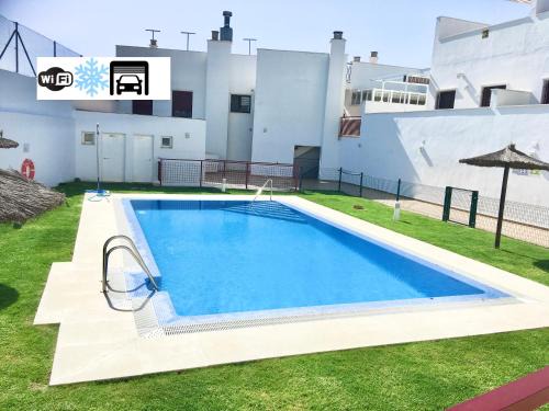 Conil de la Frontera City Center Apartment | Ático Premium Conil con 2 terrazas, parking, piscina, Aire Ac y WIFI -SOLO FAMILIAS Y PAREJAS-