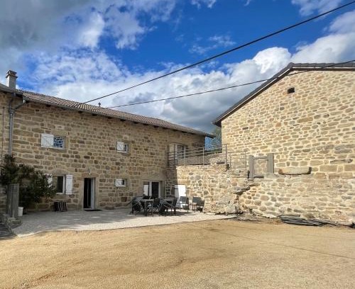 Saint-Pierre-Eynac House | Ô pré de jade