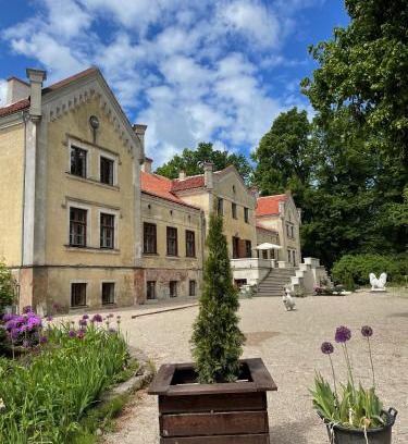 Regi House | Ķimales muiža