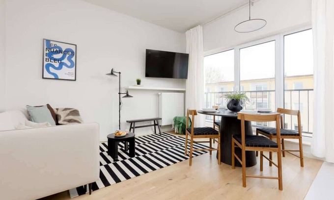 Grochow Apartment | Żółkiewskiego 7 | Elegant Apartment | Balcony