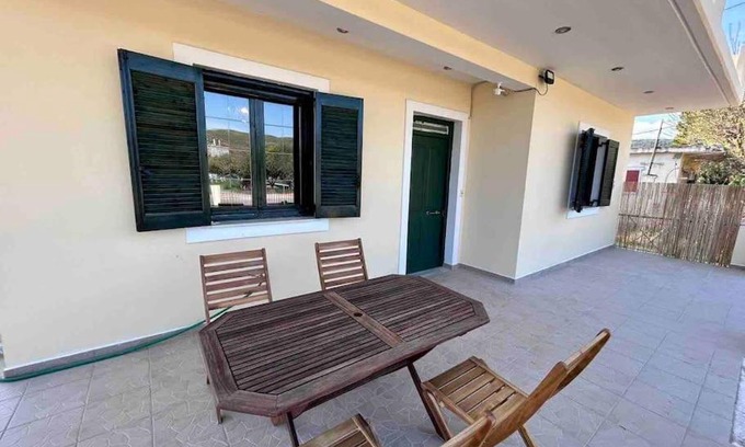 Karvelas House | Κυδωνιά Μάνη