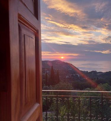 Sipiada Apartment | Μπαλκόνι του Αιγαίου father's house in Kimi