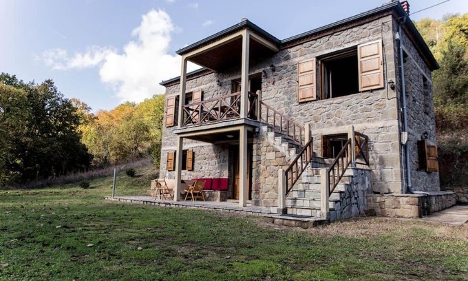 Pyli House | Πέτρινη κατοικία με υπέροχη θέα στο όρος Κόζιακα.