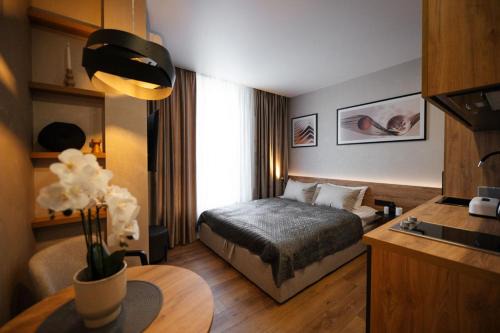 Svyatoshyns'kyi District Apartment | Апартаменти MYFREEDOM, Нивки