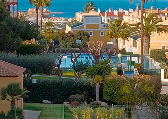 Torrevieja Apartment | Апартаменты с видом на море, бассейн и сад