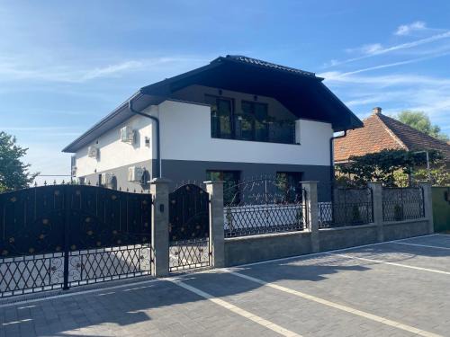 Berehove Hotel | Гостинний двір Beregszasz