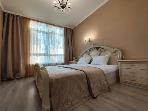 Desnyans'kyi District Apartment | Двокімнатна , Троєщина, район 2, ТЦ район