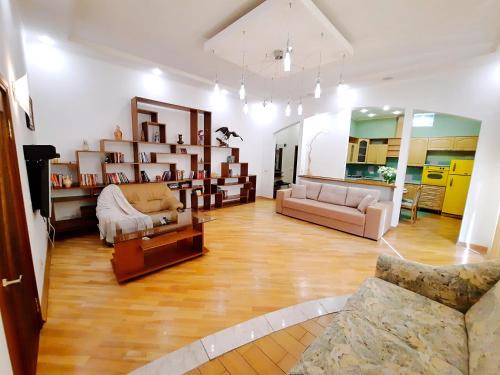 Sukhinovka Apartment | Дворівнева квартира у центрі біля корпусного парку Мережа Alex Apartments Цілодобове безконтактне заселення Документи для відрядження