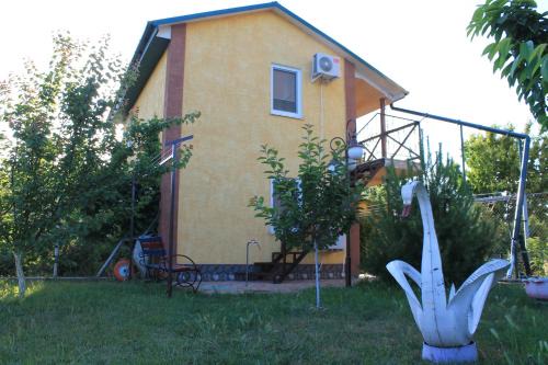 Molodizhne House | Домик у моря