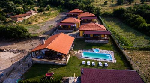 Banya Resort | Етно комплекс "Поп Грую Бански"