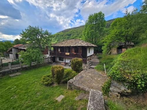 Apriltsi Villa | Къща за гости Хитър Петър