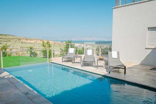 Migdal House | וילה ג'נסיס - וילה מהממת למשפחות עם בריכה פרטית מחוממת ליד הכנרת