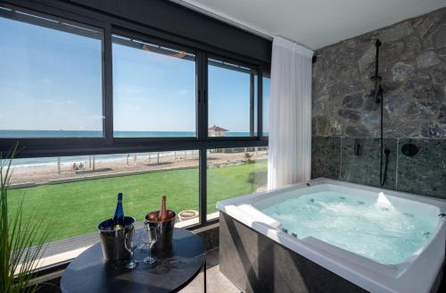 Haifa Apartment | מבנים בים 77 Suites at sea