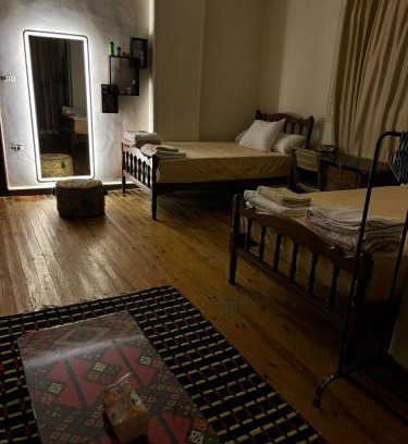 Nasr City House | غرفة في مدينة نصر موقع متميز وسط المدينة للرجال فقط