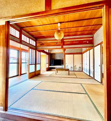 Tsu Apartment | なぎさの宿 日本文化古き良き建物畳敷 大家族グループ利用 長期滞在ok駐車場無料 日本の真ん中Mie Suzuka Ise