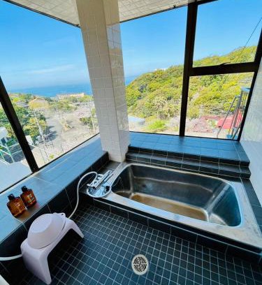 Tsubaki Onsen House | まるごと貸切別荘 全部屋海を眺める炭火BBQ 温水プール付き 白良浜車3分、千畳敷、三段壁徒歩圏