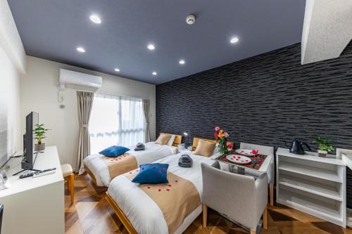 Yonabaru Apartment | オーシャンビュー窓から見える景色を想い出にThe琉球タワー10B